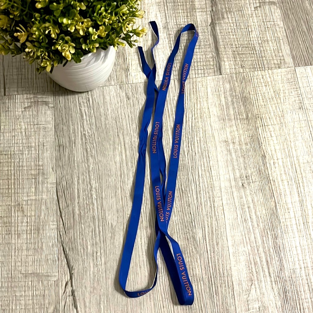 Louis Vuitton Gift Wrapping Ribbon - Picture 2 of 4